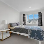 Cozy Home In Epsom
